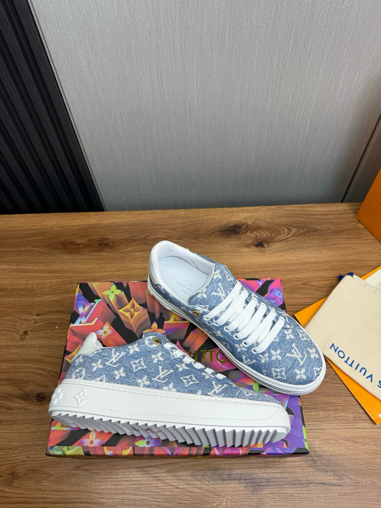 Factory price: 520💰LOUIS VUITTON [Louis VUITTON] The new trendy Lv is on the market🎁, casual and fashionable men's shoes👟The upper is made of imported original fabric + cowhide mesh lining, the original wear-resistant rubber outsole, the version is simple and elegant, exclusive for trendy men. Code number: 38-44, customized 45, 46